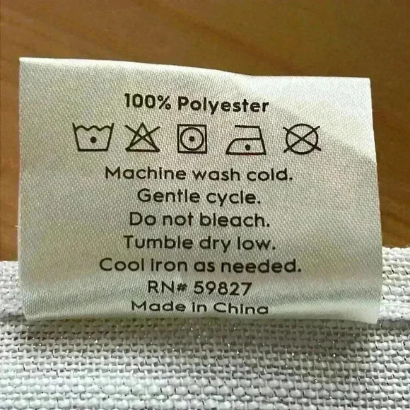 Laura Ashley 6 Napkins 18x18 White/Silver Polyester Christmas Dinner Party NWOT - Picture 3 of 3